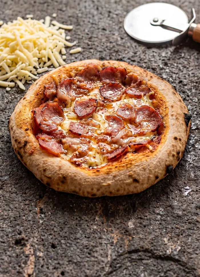 Pizza Bari — linguiça defumada artesanal